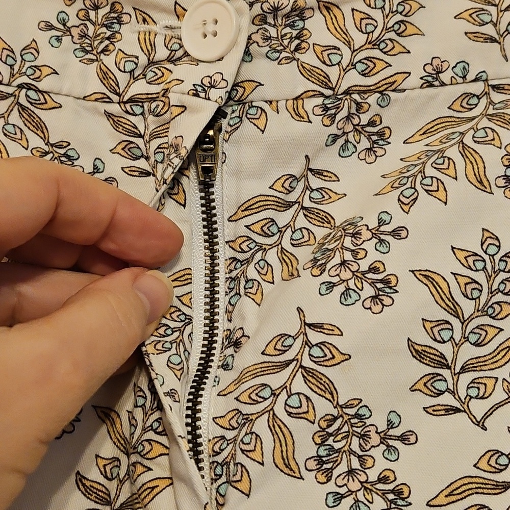 Loft Outlet Cream Print Shirts 4 Inch Inseam - Picture 4 of 15